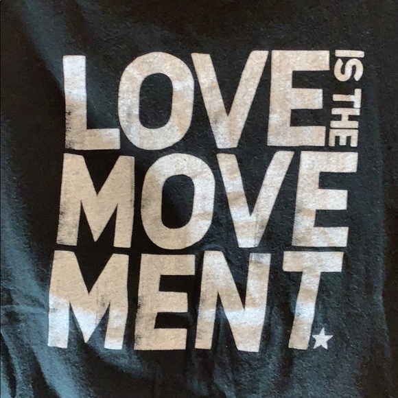 Love is the Movement tee - Picture 4 of 4